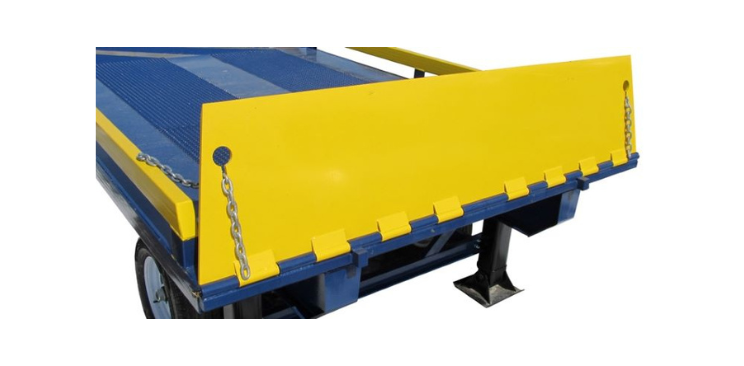 A standard lip plate on an M35000 portable loading ramp.